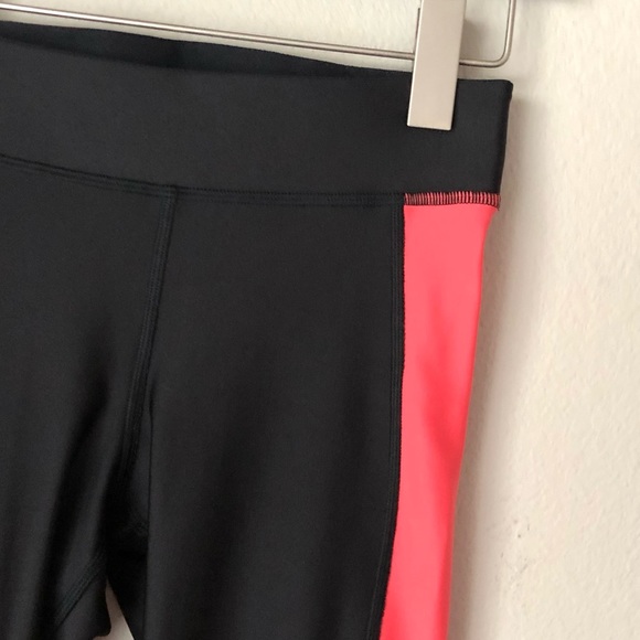 CLOSEOUT \Under Armour\• Compression Crop Leggings - Picture 2 of 16